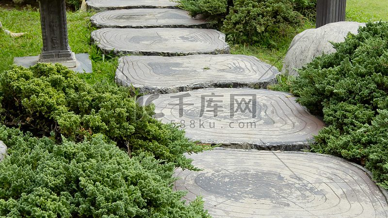 假山喷泉，如何打造一池碧波与飞瀑流泉的和谐景观？**